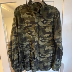 Banana Republic Green Camouflage Men's Casual Button Down Shirt